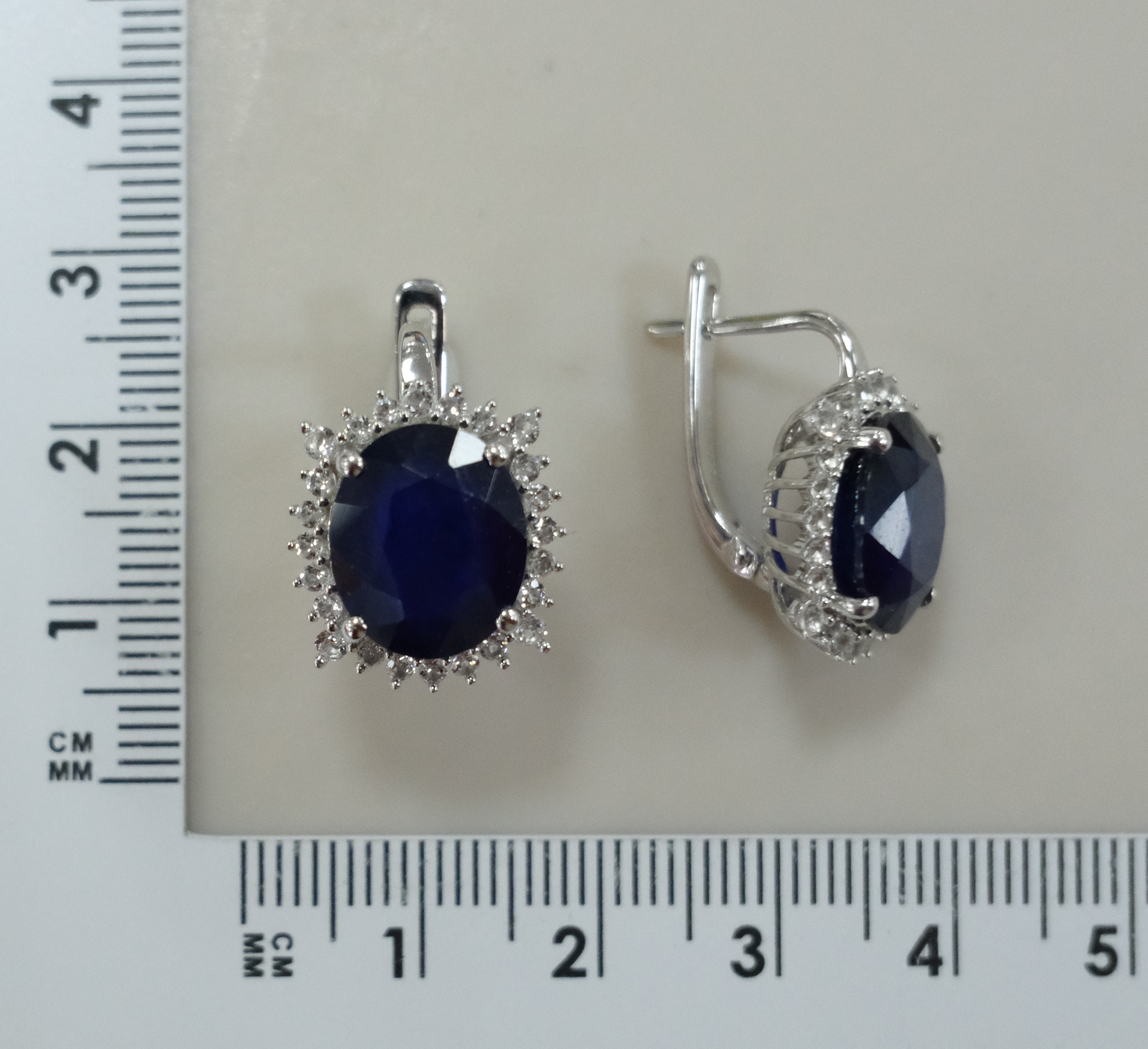 Серебряные серьги с сапфирами